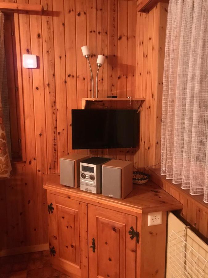 Ferienwohnung Im Chalet Boubou Wiler Ngoại thất bức ảnh
